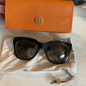 Tory Burch Sunglasses Black Crystal on Raffia w/ Smoke Gradient